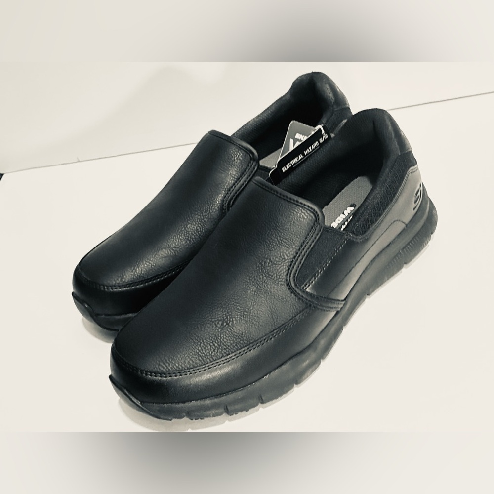 NWT! Skechers Men's Black Leather Slip-Resistant Wide Memory Foam Slips Size 8.5